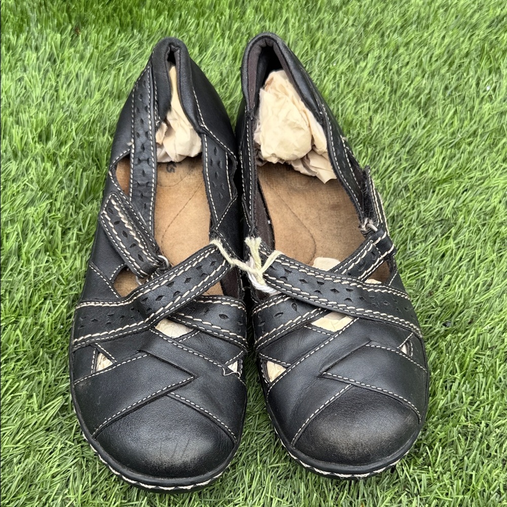 Clarks Black Leather Cutout Slip-On Flats Size 7M